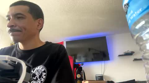 Snapshot of jesselopezcali chatting on 01-07-25, 06:03 Hungjessy online show from 01-07-25, 06:03