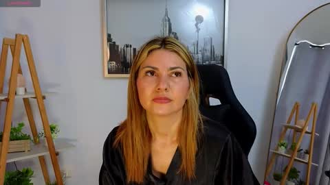 Snapshot of jessey_adams chatting on 10-20-25, 02:50 bella adams online show from 10-20-25, 02:50