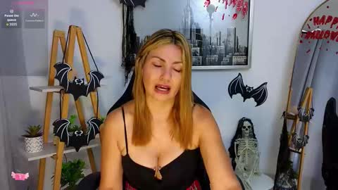 Snapshot of jessey_adams chatting on 10-21-25, 01:56 bella adams online show from 10-21-25, 01:56