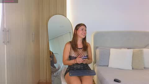 Snapshot of jessey_adams chatting on 05-16-26, 11:53 bella adams online show from 05-16-26, 11:53