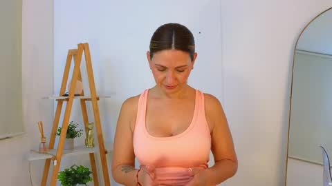 Snapshot of jessey_adams chatting on 05-21-26, 01:18 bella adams online show from 05-21-26, 01:18