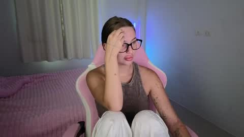 Snapshot of jessica_hanson chatting on 04-11-26, 04:06 Jessy online show from 04-11-26, 04:06