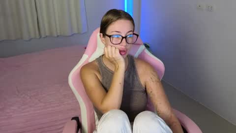 Snapshot of jessica_hanson chatting on 05-04-26, 01:45 Jessy online show from 05-04-26, 01:45