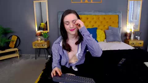 Snapshot of jessica_whitte_ chatting on 05-18-26, 04:18 Jessica White online show from 05-18-26, 04:18