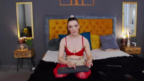Snapshot of jessica_whitte_ chatting on 05-25-26, 04:29 Jessica White online show from 05-25-26, 04:29