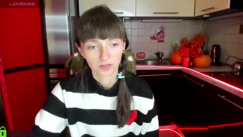 jessicaforris online show from 10-10-25, 07:07