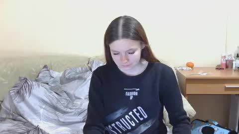 jessicaholland1 online show from 04-28-26, 06:35