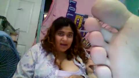Snapshot of jessicarabbits4 chatting on 06-11-26, 02:11 dovedianna online show from 06-11-26, 02:11