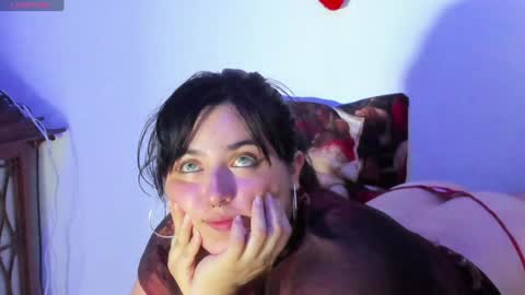 Snapshot of jessicared18 chatting on 01-12-25, 01:11 jessicared18 online show from 01-12-25, 01:11