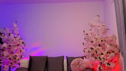 Snapshot of jessiccaburns chatting on 01-27-25, 01:48 Gloria online show from 01-27-25, 01:48