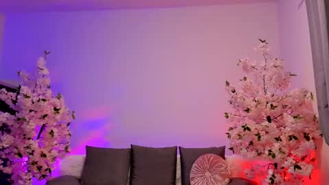 Snapshot of jessiccaburns chatting on 02-12-25, 02:35 Gloria online show from 02-12-25, 02:35