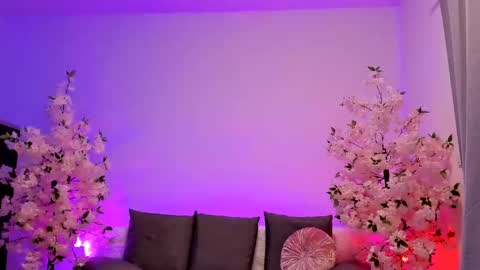 Snapshot of jessiccaburns chatting on 02-20-25, 05:23 Gloria online show from 02-20-25, 05:23