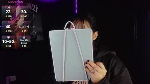 Snapshot of jessie_wild chatting on 10-19-25, 05:30 jessie_wild online show from 10-19-25, 05:30