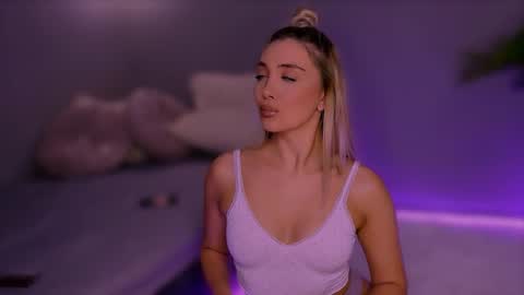 jessiellle online show from 10-19-25, 05:02