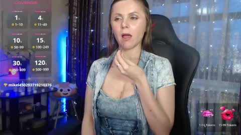 Snapshot of jessiemays chatting on 04-17-26, 10:46 Jess online show from 04-17-26, 10:46