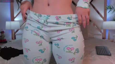 JESSICA STONNE online show from 11-28-25, 05:43