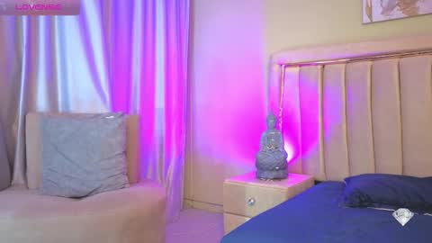 Jessy Mateus online show from 10-22-25, 04:13