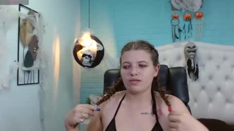 Snapshot of jessygreyx chatting on 10-22-25, 08:36 JESSY online show from 10-22-25, 08:36