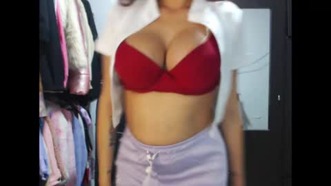 Snapshot of jessyllyn chatting on 05-08-26, 04:12 Jessy online show from 05-08-26, 04:12