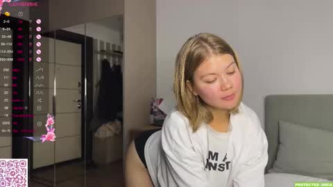 Mona online show from 09-17-25, 04:08