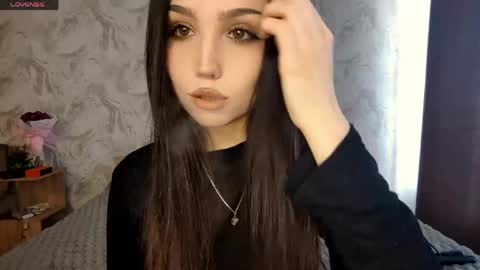 I am Gina ntmu Lets hit 10 Thumbs Up together online show from 05-06-26, 06:41