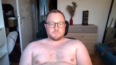 jeuneloup92 online show from 09-24-25, 06:00