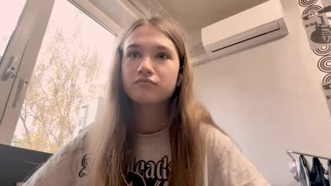 Snapshot of jewelldurham chatting on 10-25-25, 09:17 Helgi online show from 10-25-25, 09:17