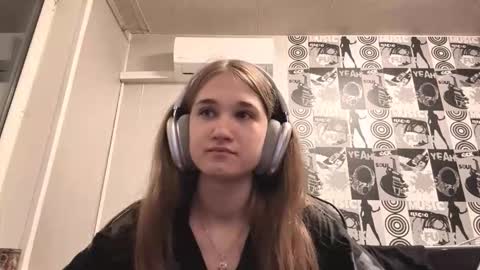 Snapshot of jewelldurham chatting on 11-22-25, 02:38 Helgi online show from 11-22-25, 02:38