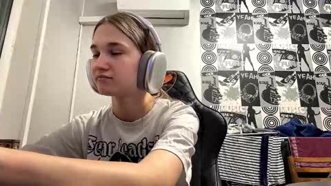 Snapshot of jewelldurham chatting on 11-25-25, 03:01 Helgi online show from 11-25-25, 03:01