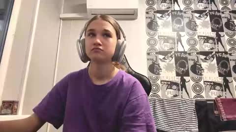 Snapshot of jewelldurham chatting on 11-27-25, 01:13 Helgi online show from 11-27-25, 01:13