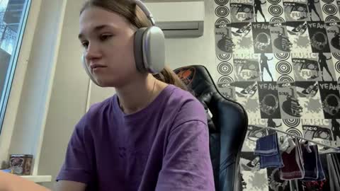 Snapshot of jewelldurham chatting on 12-05-25, 12:14 Helgi online show from 12-05-25, 12:14