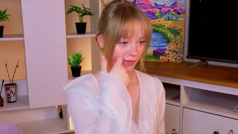 Snapshot of jewellhogan chatting on 02-20-26, 08:31 Gwen online show from 02-20-26, 08:31