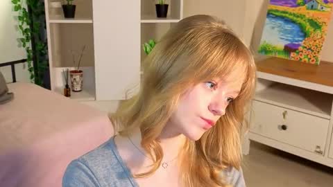 Snapshot of jewellhogan chatting on 02-27-26, 08:09 Gwen online show from 02-27-26, 08:09