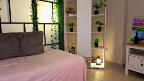 Snapshot of jewellhogan chatting on 03-04-26, 08:15 Gwen online show from 03-04-26, 08:15