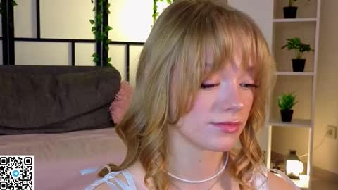 Snapshot of jewellhogan chatting on 03-05-26, 08:05 Gwen online show from 03-05-26, 08:05