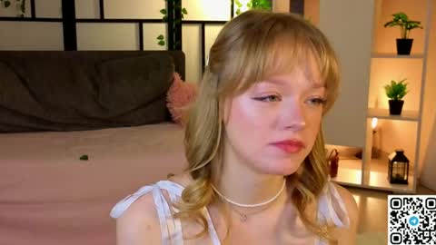 Snapshot of jewellhogan chatting on 03-08-26, 08:12 Gwen online show from 03-08-26, 08:12