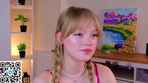 Snapshot of jewellhogan chatting on 03-19-26, 08:24 Gwen online show from 03-19-26, 08:24