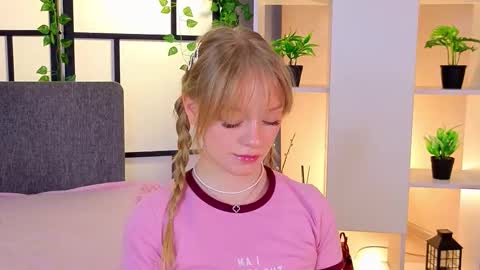 Snapshot of jewellhogan chatting on 03-20-26, 08:25 Gwen online show from 03-20-26, 08:25