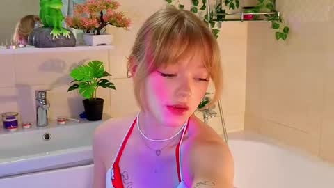 Snapshot of jewellhogan chatting on 03-22-26, 08:23 Gwen online show from 03-22-26, 08:23