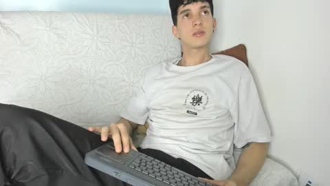 Snapshot of jheampiero chatting on 02-23-26, 09:01 Jheampiero online show from 02-23-26, 09:01