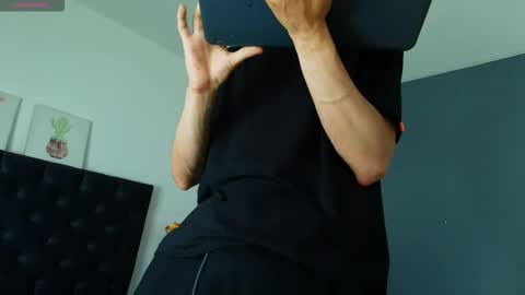 Snapshot of jheampiero chatting on 03-17-26, 09:18 Jheampiero online show from 03-17-26, 09:18