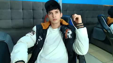 Jheampiero online show from 05-25-26, 04:02