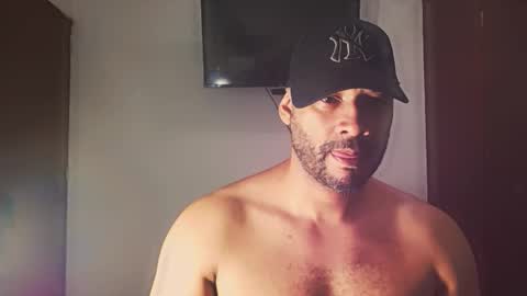 En moreno online show from 12-17-25, 08:09