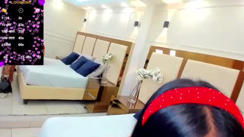 Jhoana  online show from 10-30-25, 09:37