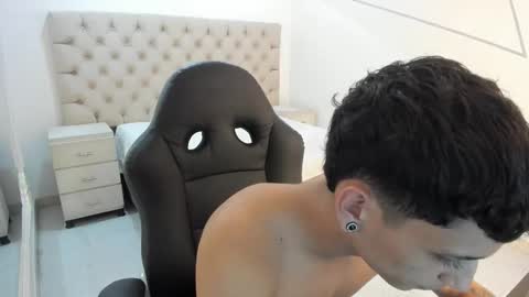 jhoanleandro online show from 10-25-25, 04:20