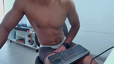 Snapshot of jhon_wich2 chatting on 05-11-26, 02:01 Jhon wich2 online show from 05-11-26, 02:01