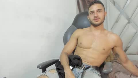 Snapshot of jhonny_flames7 chatting on 12-21-24, 10:39 jhonny online show from 12-21-24, 10:39