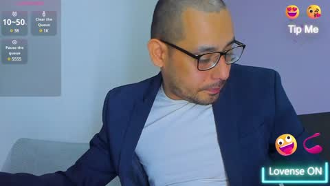 Jhony Alzate online show from 12-28-24, 03:37