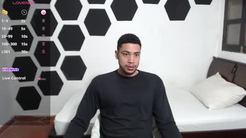 Snapshot of jhors__collens chatting on 01-24-25, 01:03 Jhors online show from 01-24-25, 01:03