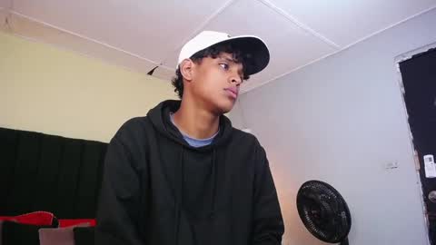 Snapshot of jhos_padill chatting on 09-22-25, 01:13 jhos online show from 09-22-25, 01:13